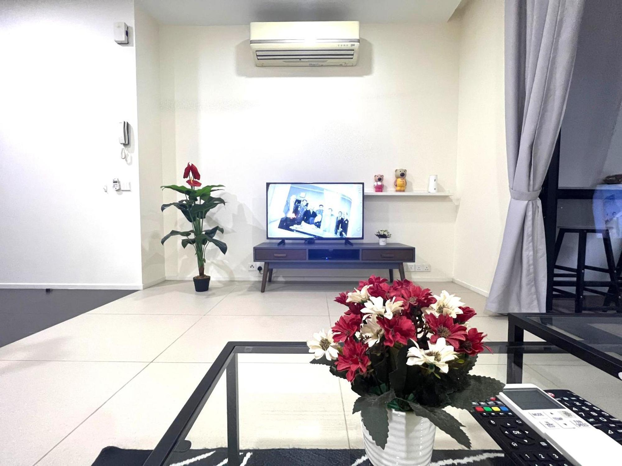 Arcoris, Mont Kiara By Mk Home Kuala Lumpur Bagian luar foto
